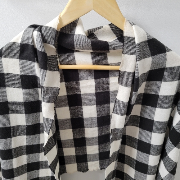J Crew Rectangle Blanket Scarf with Pom Poms Black and White Check - Picture 7 of 10